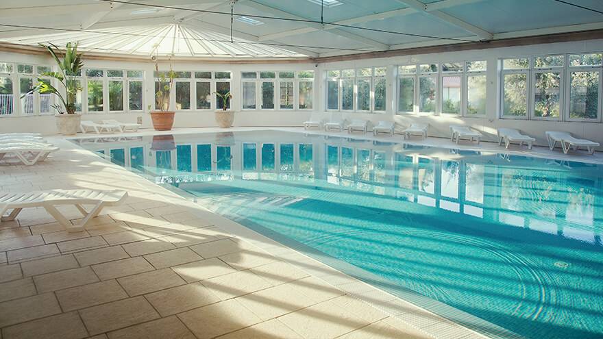 Piscine couverte Lodges Méditerranée