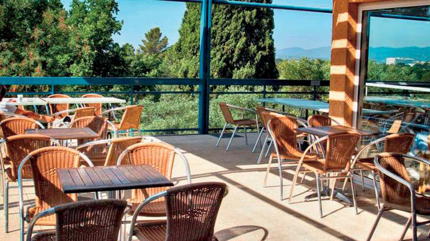 Belle terrasse avec vue sur la Côte d'Azur