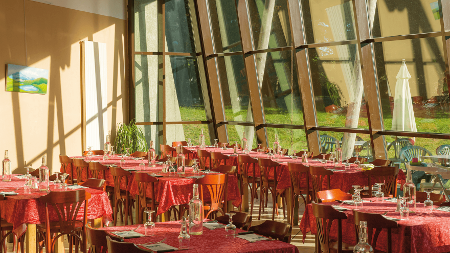 Salle de resto VTF St Sauves